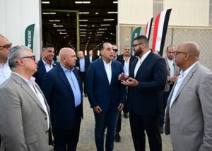 رئيس الوزراء يفتتح مصنع "بريمفيرد للأكياس والصناعات الورقية" باستثمارات تصل إلى 7.5 مليون دولار