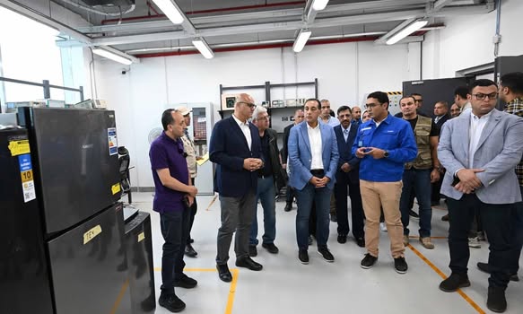 رئيس الوزراء يزور مركز البحوث والتطوير بمجموعة " العربي" بمدينة بنها