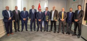 رئيس اقتصادية قناة السويس يشهد توقيع عقد شركة "انفينيتي فابريك" لتصنيع الخيوط والمنسوجات بالسخنة 2 رئيس اقتصادية قناة السويس يشهد توقيع عقد شركة "انفينيتي فابريك" لتصنيع الخيوط والمنسوجات بالسخنة