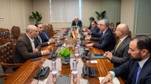 رئيس اقتصادية قناة السويس يشهد توقيع عقد شركة "انفينيتي فابريك" لتصنيع الخيوط والمنسوجات بالسخنة 3 رئيس اقتصادية قناة السويس يشهد توقيع عقد شركة "انفينيتي فابريك" لتصنيع الخيوط والمنسوجات بالسخنة