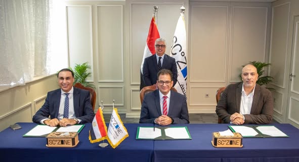 رئيس اقتصادية قناة السويس يشهد توقيع عقد شركة "انفينيتي فابريك" لتصنيع الخيوط والمنسوجات بالسخنة 1 رئيس اقتصادية قناة السويس يشهد توقيع عقد شركة "انفينيتي فابريك" لتصنيع الخيوط والمنسوجات بالسخنة