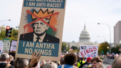 احتجاجات ضد إدارة الرئيس الامريكى في المدن والولايات الكبرى تحت شعار: "لا ملوك"