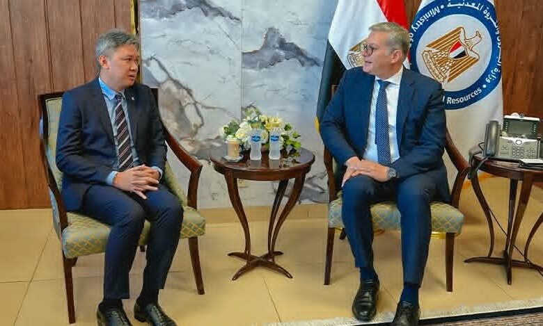 وزير البترول يبحث مع "بتروناس" الماليزية تعزيز الشراكة في مجال الغاز الطبيعي