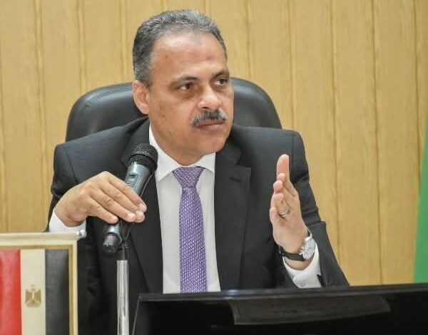 محافظ الشرقية يُقرر إحالة العاملين المقصرين في عملهم بالمنشآت الخدمية للتحقيق بالحسينية و فاقوس