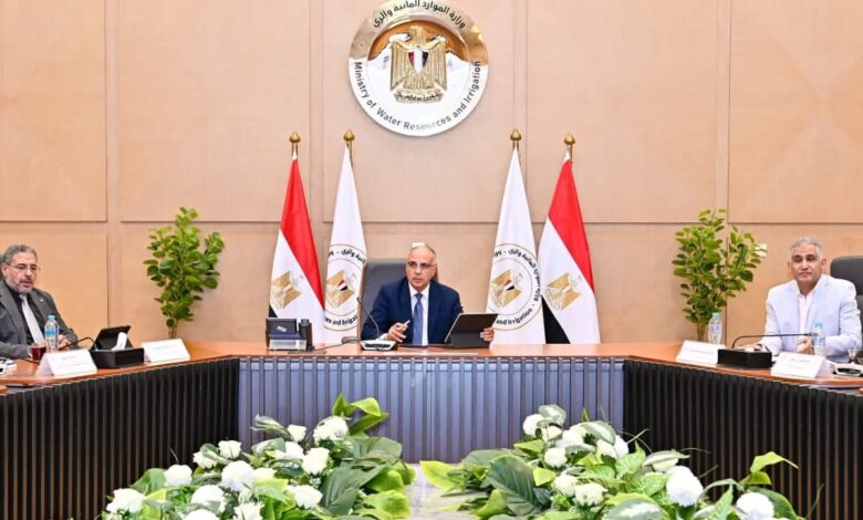 اجتماع "اللجنة الدائمة العليا للسياسات بالوزارة" برئاسة وزير الري 