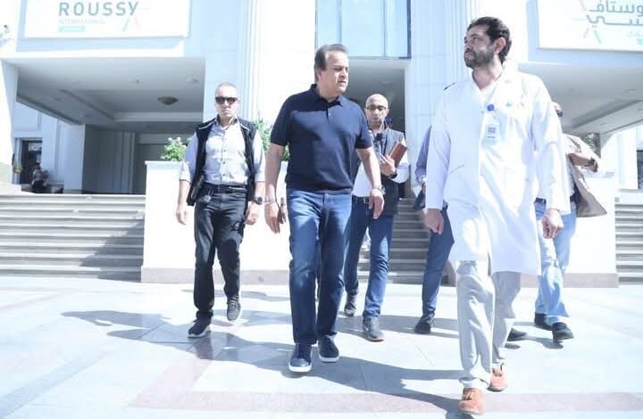 خلال زيارة مفاجئة لمستشفى الخازندارة العام..وزير الصحة يوجه بإجراءات حاسمة بالخدمات الطبية 1 خلال زيارة مفاجئة لمستشفى الخازندارة العام..وزير الصحة يوجه بإجراءات حاسمة بالخدمات الطبية