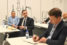 نائب وزير الصحة يلتقي ممثلي “إبسون” على هامش “جيتكس جلوبال 2025”