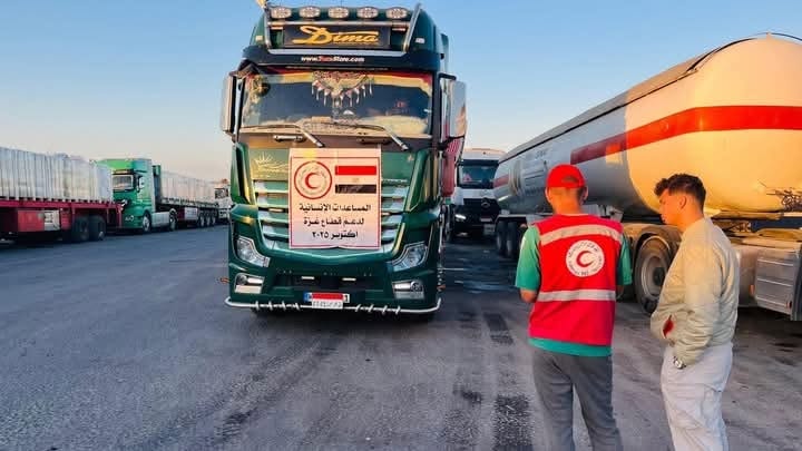 الهلال الأحمر المصري : مساعدات إغاثية عاجلة عبر قافلة «زاد العزة» الـ 51 إلى غزة ----- 1 الهلال الأحمر المصري : مساعدات إغاثية عاجلة عبر قافلة «زاد العزة» الـ 51 إلى غزة -----
