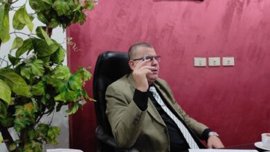 شق تمرة ورقاقتان فيهما جنات وإحسان