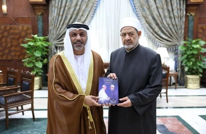 شيخ الأزهر يستقبل السَّفير الإماراتي الجديد لدى القاهرة ويتمنَّى له التوفيق في أداء مهامه 1 شيخ الأزهر يستقبل السَّفير الإماراتي الجديد لدى القاهرة ويتمنَّى له التوفيق في أداء مهامه