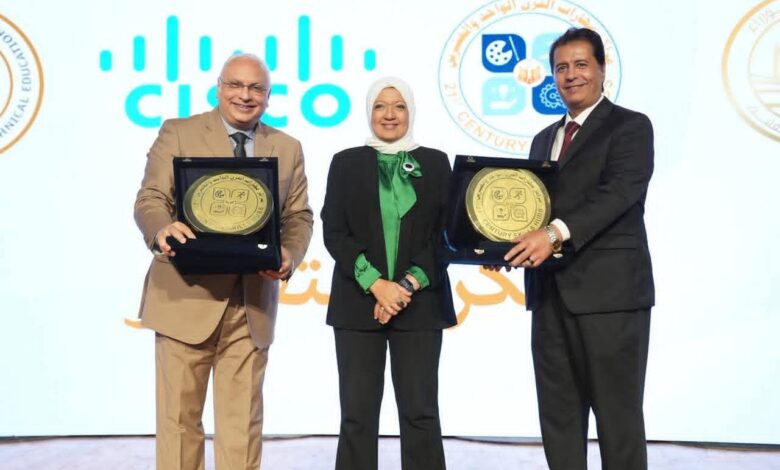 صندوق "تطوير التعليم" يكرم أوائل المتدربين في مبادرة (صيفك رقمي) 1 صندوق "تطوير التعليم" يكرم أوائل المتدربين في مبادرة (صيفك رقمي)