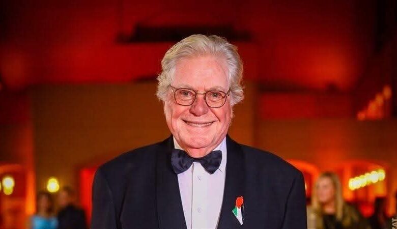 حسين فهمي :" كتبت مع يوسف شاهين سيناريو فيلم الاختيار ودي كانت تجربة مهمة جداً في حياتي الفنية" 1 حسين فهمي :" كتبت مع يوسف شاهين سيناريو فيلم الاختيار ودي كانت تجربة مهمة جداً في حياتي الفنية"