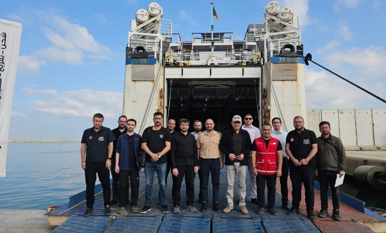 "السفير التركي بالقاهرة يهنئ قيادات ميناء العريش ويتفقد سفينة المساعدات الإنسانية المتجهة إلى غزة" 1 "السفير التركي بالقاهرة يهنئ قيادات ميناء العريش ويتفقد سفينة المساعدات الإنسانية المتجهة إلى غزة"