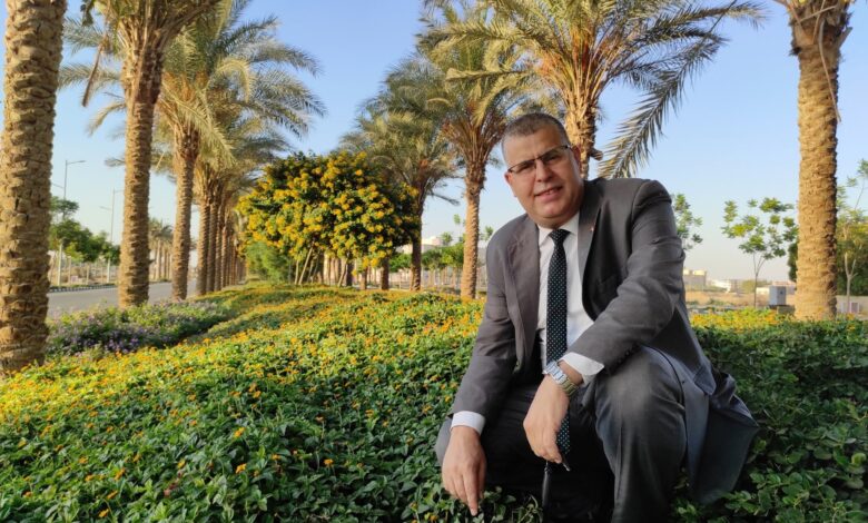 الرخصة في لعب الصبيان بالطيور الحية