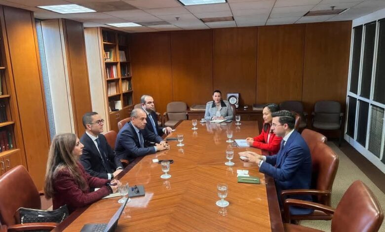 وزير الاستثمار يبحث مع شركة “بوينغ” العالمية تعزيز الشراكة الاستراتيجية في قطاع الطيران 1 وزير الاستثمار يبحث مع شركة “بوينغ” العالمية تعزيز الشراكة الاستراتيجية في قطاع الطيران