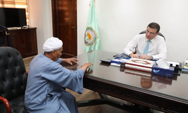 وزير الزراعة يستقبل عدد من الفلاحين ويستمع لمشاكلهم 1 وزير الزراعة يستقبل عدد من الفلاحين ويستمع لمشاكلهم