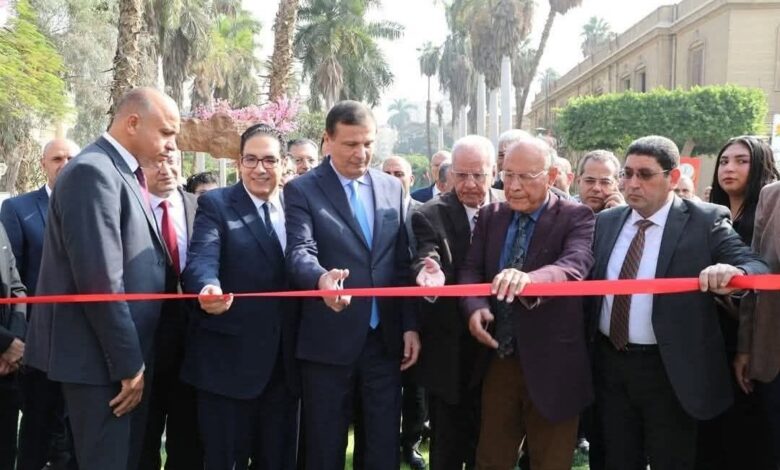 وزير الزراعة ورئيس جامعة القاهرة يفتتحان معرض كلية الزراعة للبساتين بجامعة القاهرة 1 وزير الزراعة ورئيس جامعة القاهرة يفتتحان معرض كلية الزراعة للبساتين بجامعة القاهرة