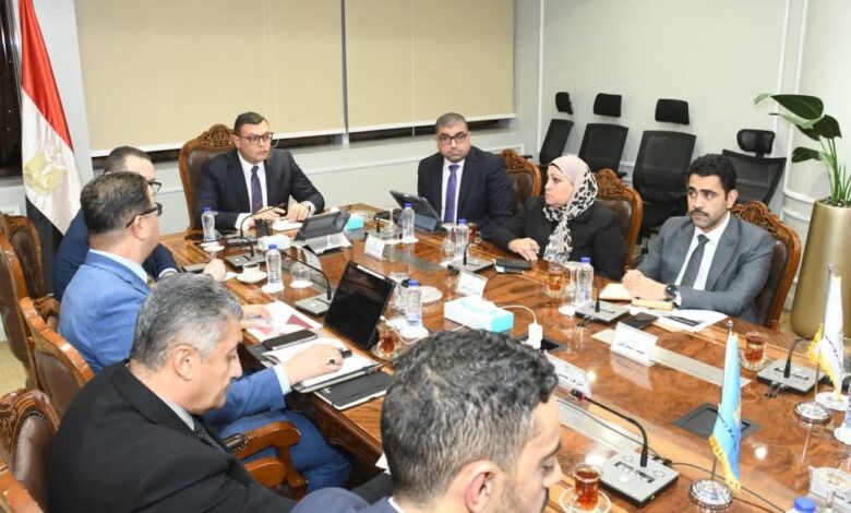 وزير الإسكان يتابع سير العمل بقطاع التخطيط والمشروعات بهيئة المجتمعات العمرانية