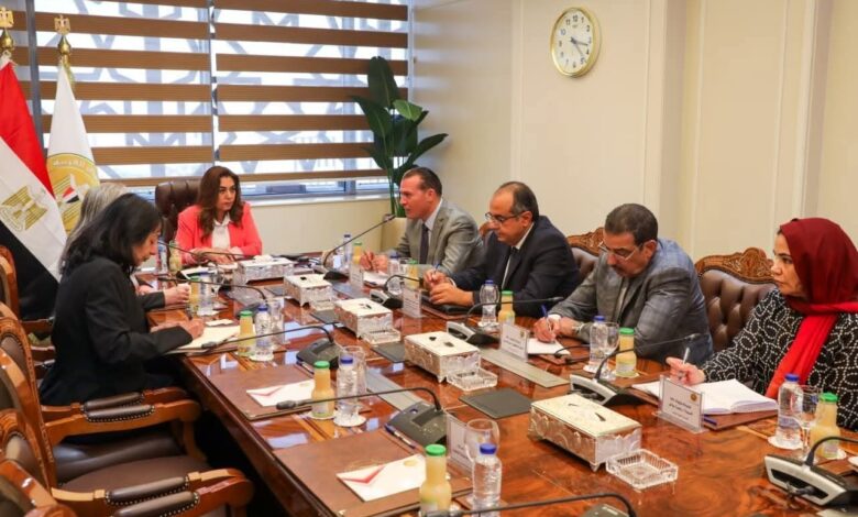 منال عوض تبحث مع البنك الدولي نتائج تنمية الصعيد وخطط خلق فرص العمل 