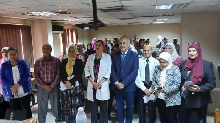 اجتماع وكيل وزارة الصحة بالجيزة ومسئولى العلاقات العامة لمناقشة سبل تطويرها في المستشفيات والإدارات الصحية