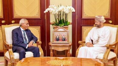 وزيرُ الخارجية يتسلّم نسخة من أوراق اعتماد السفير المصري بمسقط