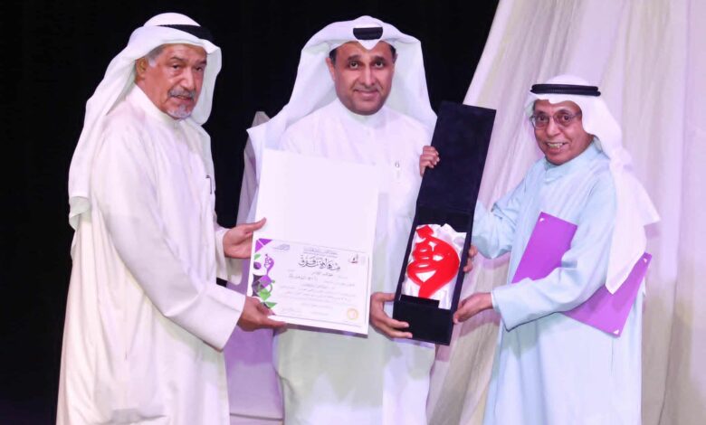  مسرحية "ماسح الأحذية" تتوَّج بجائزتين في مهرجان الكويت الدولي للمونودراما