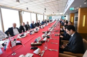 وزير الاستثمار والتجارة الخارجية يستعرض رؤية مصر الاقتصادية ويؤكد على عمق العلاقات مع تركيا