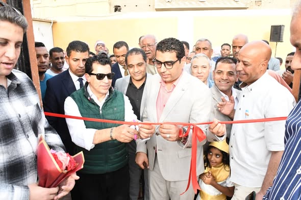 وزير الشباب والرياضة يتفقد مركز شباب الحبيل ويفتتح ملعب خماسي بالاقصر