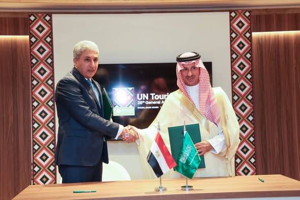 وزيرا السياحة المصرى والسعودي يقومان بتوقيع مشروع برنامج تنفيذي للتعاون المشترك
