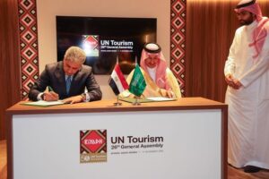 وزيرا السياحة المصرى والسعودي يقومان بتوقيع مشروع برنامج تنفيذي للتعاون المشترك