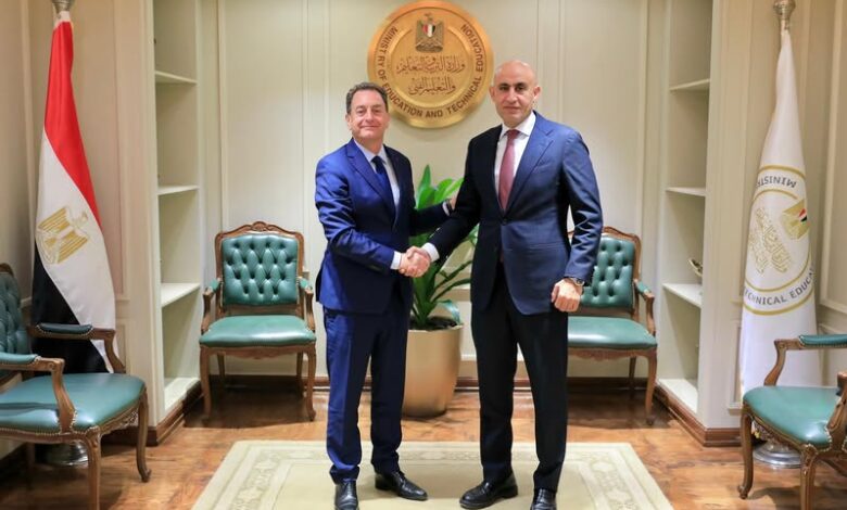 وزير التعليم يستقبل السفير الفرنسي بالقاهرة لبحث سبل تعزيز التعاون في مجال تطوير التعليم الفني