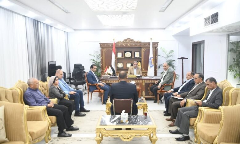 محافظ قنا يترأس لجنة اختيار الوظائف القيادية