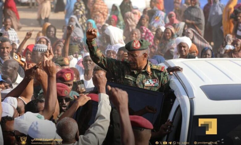 البرهان يزور مراكز إيواء نازحي الفاشر بمدينة الدبة