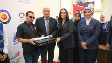وزيرة التضامن الاجتماعي تسلم جامعة الأقصر الأهلية طابعة "برايل" لطباعة المناهج بلغة "برايل"