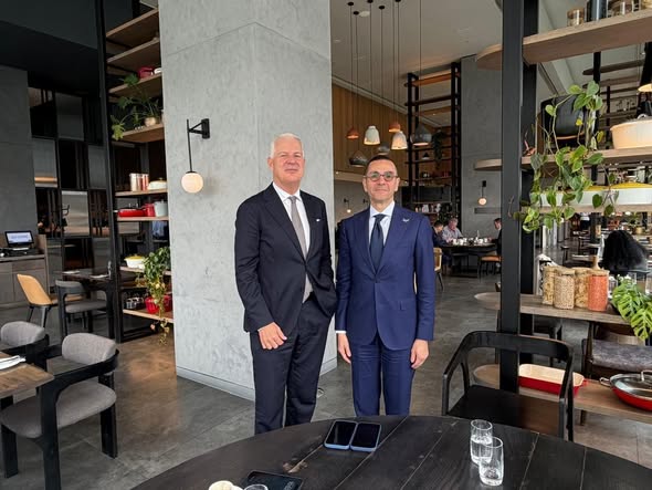 وزير الاستثمار والتجارة الخارجية يلتقى رئيس الغرفة التجارية الدولية في جوهانسبرج