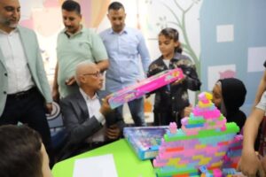 محافظ شمال سيناء يزور الجرحى والمصابين الفلسطينيين في مستشفي العريش العام وتقديم الهدايا لهم