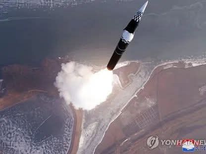 كوريا الشمالية تطلق صاروخاً باليستياً باتجاه الساحل الشرقي للبلاد