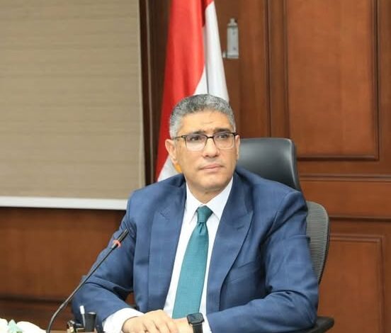 رفع كفاءة النظافة بمحيط المدارس بالجيزة بعد انتهاء انتخابات مجلس النواب