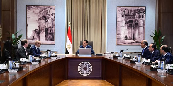 رئيس الوزراء يلتقي سكرتير عام المحكمة الدائمة للتحكيم