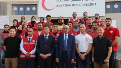 محافظ شمال سيناء يصطحب السفير السنغافوري دومينيك جوه في جولة ميدانية بمخازن الهلال الأحمر 6 محافظ شمال سيناء يصطحب السفير السنغافوري دومينيك جوه في جولة ميدانية بمخازن الهلال الأحمر