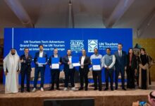 لي روش تحتفل بالفائز بتحدي منظمة السياحة العالمية للذكاء الاصطناعي