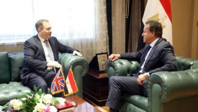 وزير الصحة يستقبل سفير المملكة المتحدة لبحث تعزيز التعاون الصحي المشترك 2 وزير الصحة يستقبل سفير المملكة المتحدة لبحث تعزيز التعاون الصحي المشترك