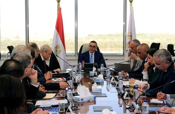 وزير الاستثمار والتجارة الخارجية يلتقي رؤساء عدد من المجالس التصديرية لبحث سبل تعزيز الصادرات المصرية