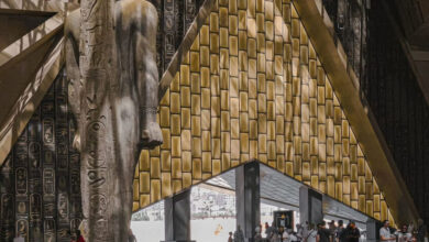 فتاة تثير غضب المصريين بتصرف مسيء داخل المتحف الكبير