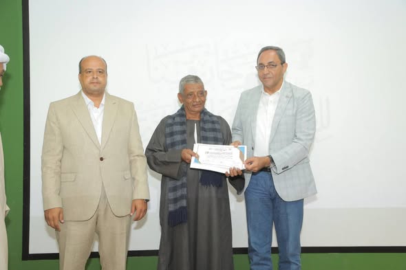 محافظ قنا يقود ورشة عمل موسعة لتطوير واستدامة الحرف التراثية