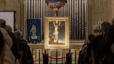 كانت مفقودة منذ 400 عام .. بيع لوحة "المسيح على الصليب" في مزاد علني بباريس   