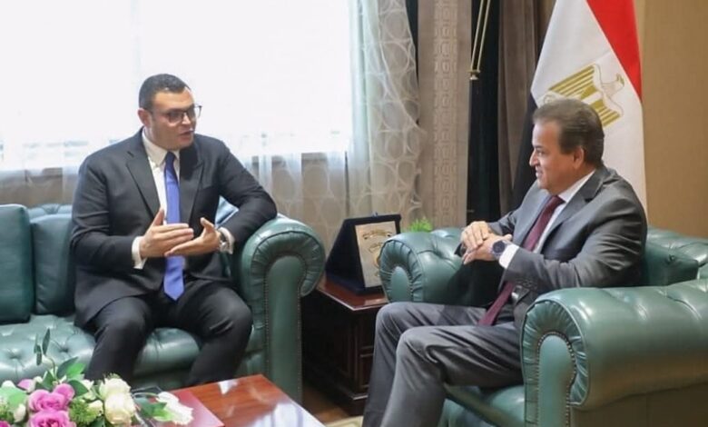 وزير الصحة ووزير الإسكان يشهدان توقيع مذكرة تفاهم لتطوير المنشآت الصحية بالمدن الجديدة 1 وزير الصحة ووزير الإسكان يشهدان توقيع مذكرة تفاهم لتطوير المنشآت الصحية بالمدن الجديدة