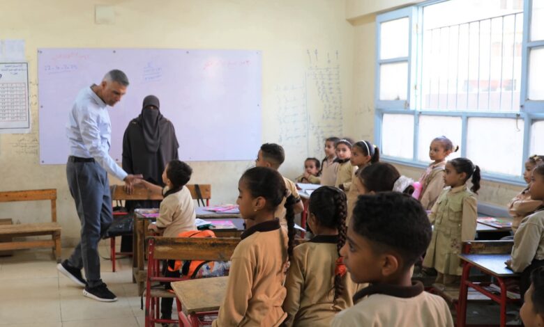 محافظ أسوان يتفقد عدد من المدارس لمتابعة إنتظام العملية التعليمية 1 محافظ أسوان يتفقد عدد من المدارس لمتابعة إنتظام العملية التعليمية