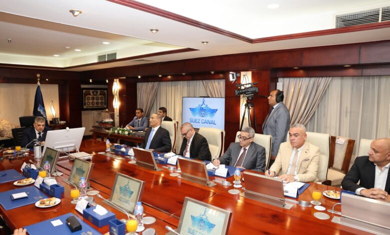 الفريق أسامة ربيع يجتمع مع ممثلي 20 جهة من الخطوط والتوكيلات الملاحية