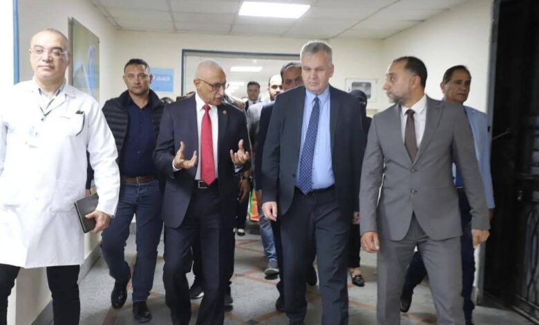 محافظ شمال سيناء يصطحب السفير الألماني إلى مستشفى العريش العام في زيارة إنسانية 1 محافظ شمال سيناء يصطحب السفير الألماني إلى مستشفى العريش العام في زيارة إنسانية
